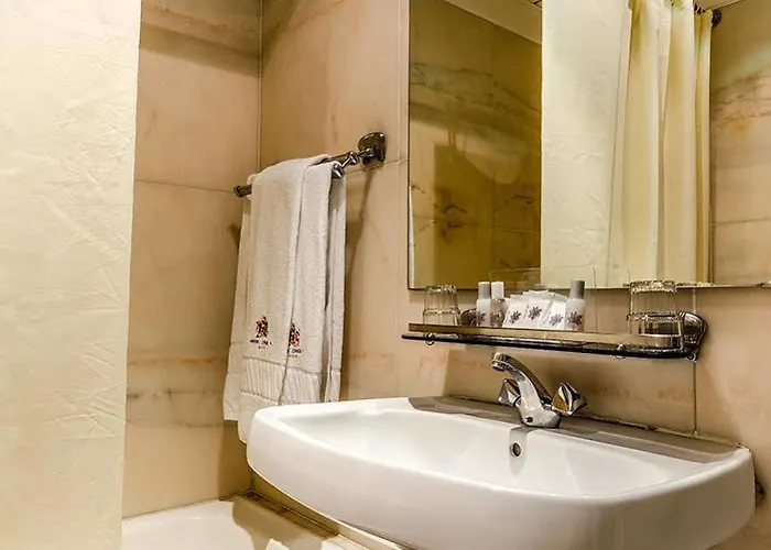 Отель Jorge V 3*