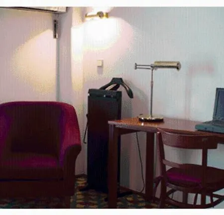 Hotel Jorge V 3*