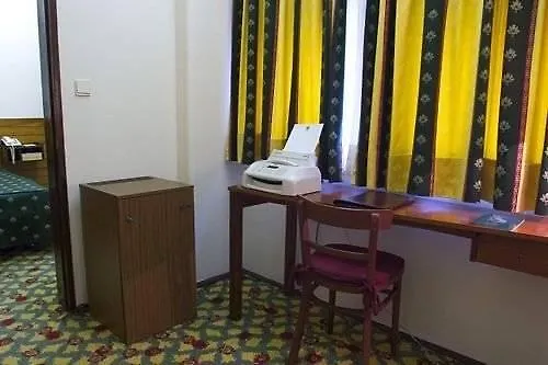 Hotel Jorge V 3*